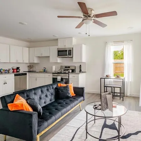 The Divine 3 - Townhome With Ac, Wifi In Beautiful Houston